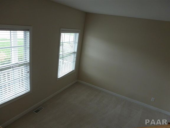 4th image of 10 Newport Ct