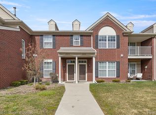 27072 Carrington Pl, Harrison Township, MI 48045