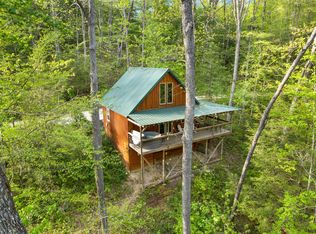 275 Black Bear Ridge Rd, Campton, KY 41301