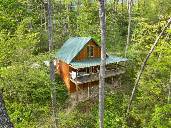 275 Black Bear Ridge Rd, Campton, KY 41301