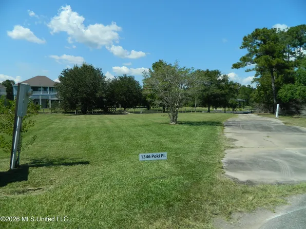 1346 Poki Pl, Diamondhead, MS 39525