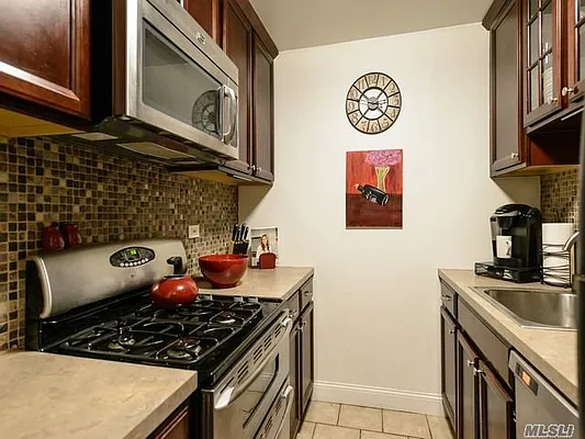 Sold by Daniel Gale Sotheby's International Realty | media 6