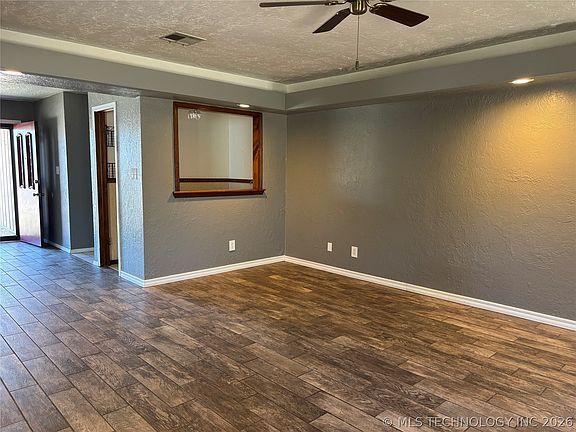 2nd image of 1421 Lakehurst Dr