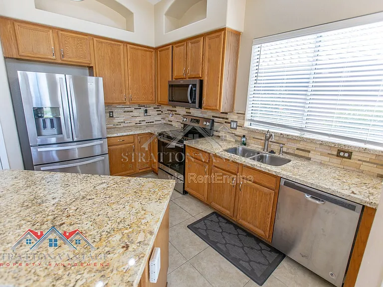 6152 W Irma Ln — Photo 17