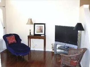 9 Dewalt Ct, Elmhurst, IL 60126