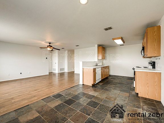 3rd image of 1336 Castle Ridge Rd