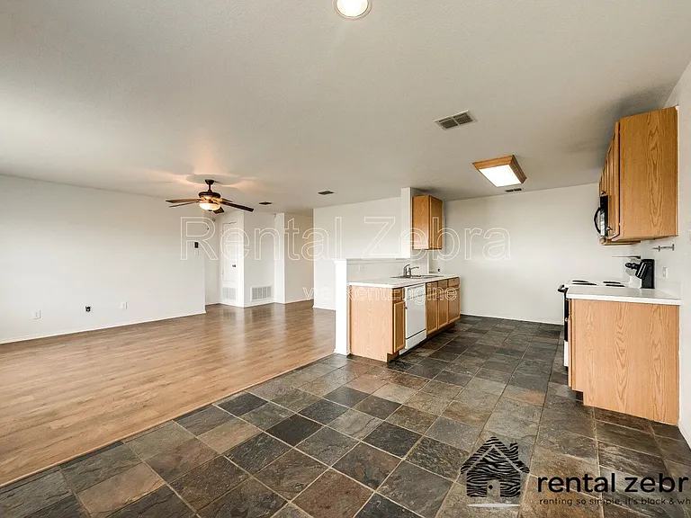 1336 Castle Ridge Rd — Photo 7
