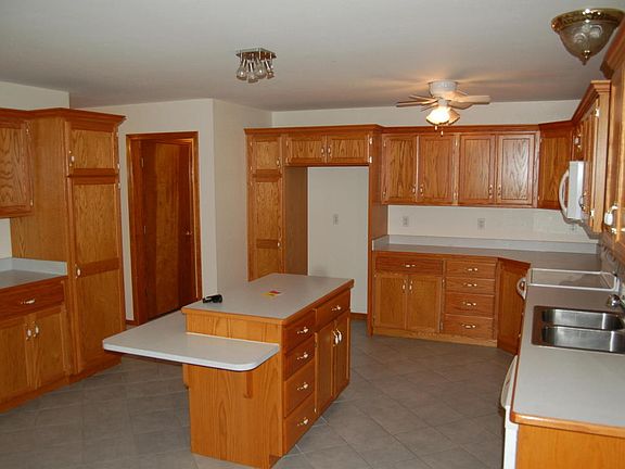 4th image of 804 E Keg St
