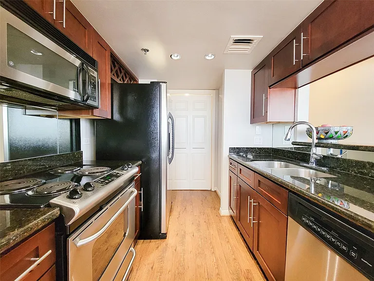 3525 Sage Rd #303 — Photo 22