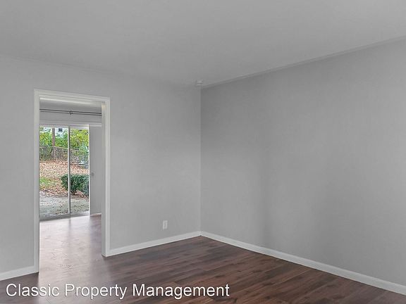 3rd image of 12247 Oberlin Dr