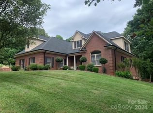 1454 Windemere Ln, Hickory, NC 28602