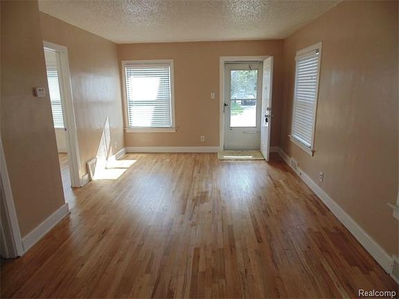 3rd image of 27803 Park Ct