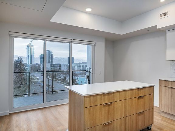 5th image of 604 Cawston Ave #611