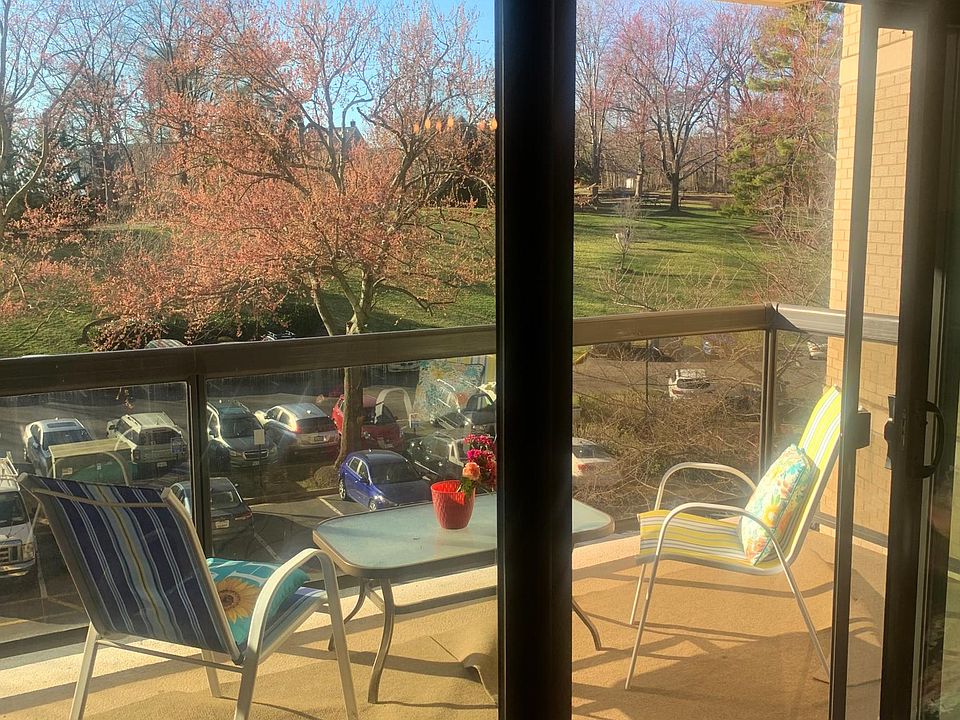 1st image of 205 Yoakum Pkwy Unit 302