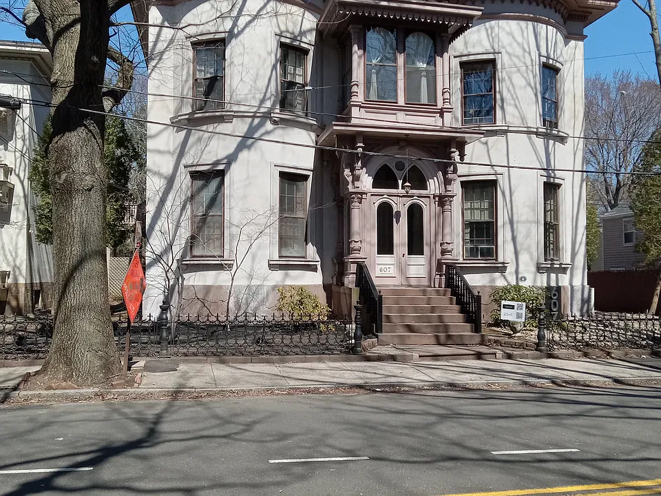 607 Chapel St #D