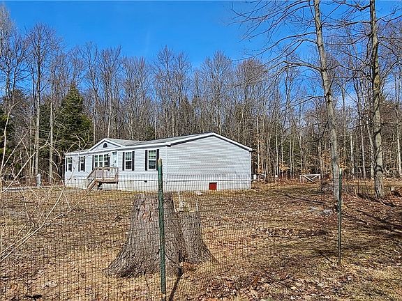 4th image of 23182 Boyd Rd