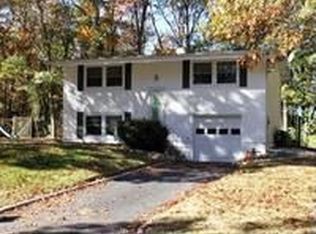 30 Deer Ln, East Setauket, NY 11733