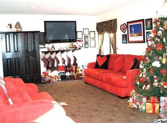 4th image of 10516 Sunland Blvd Unit 2