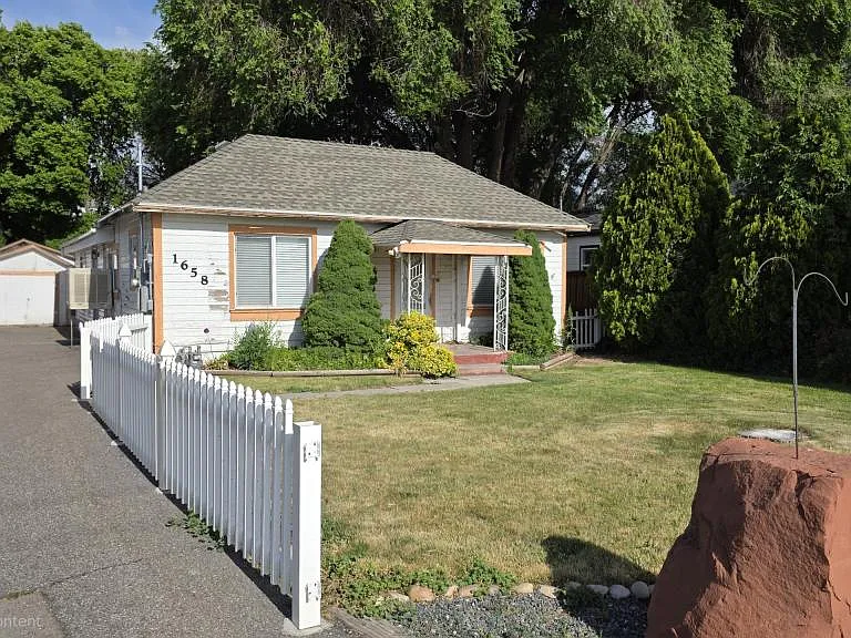 1658 Gibson Ave — Photo 1