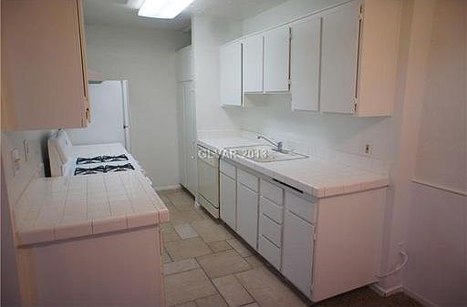 4th image of 3425 Villa Knolls South Dr