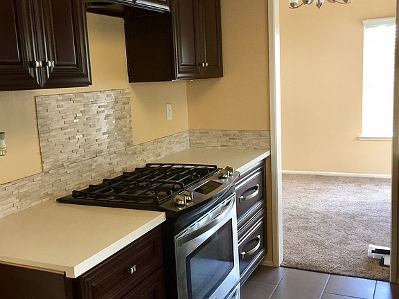 3rd image of 333 Van Ness Ln