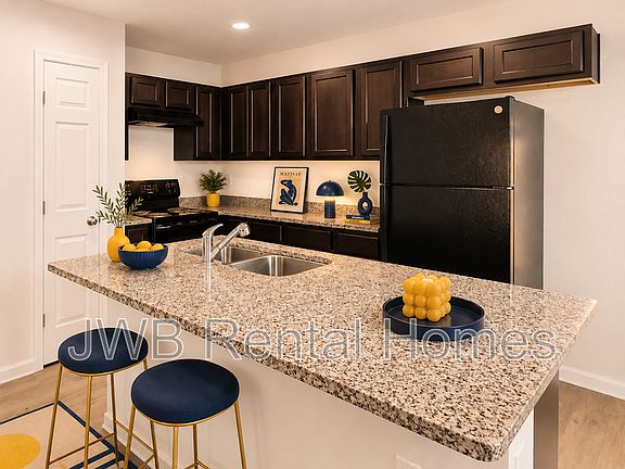 3rd image of 7959 India Ave