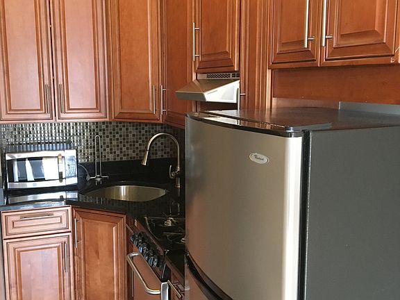 3rd image of 154 Orchard St #13R