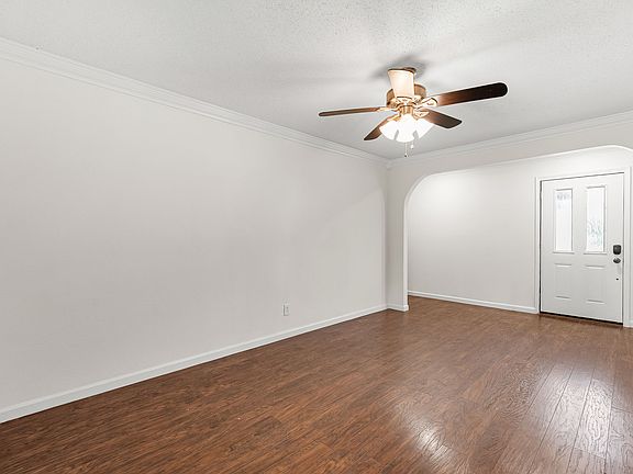 5th image of 2832 Laramie St