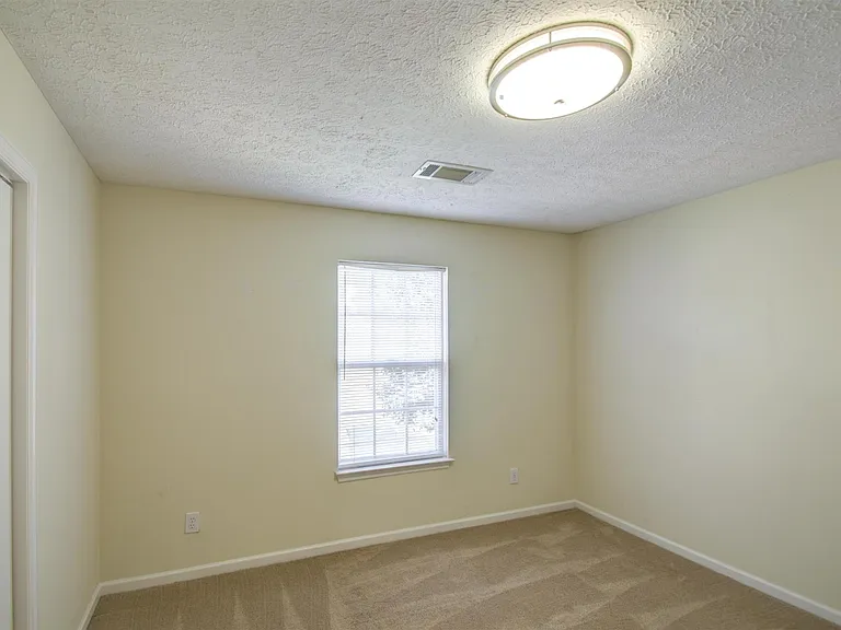1036 Tonyawood Dr — Photo 16