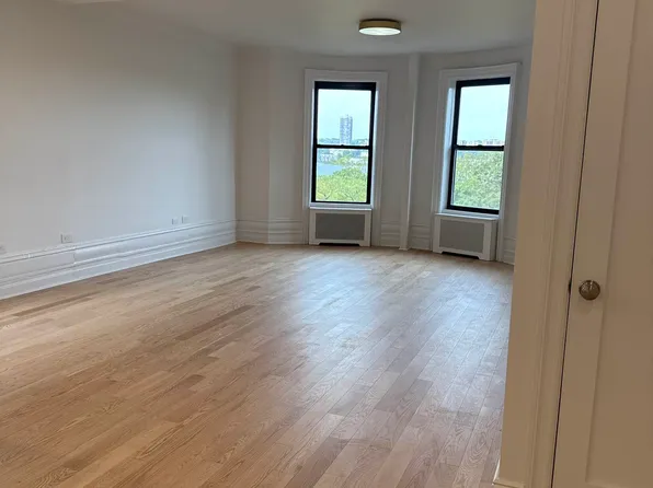 250 Riverside Drive image 14 of 15