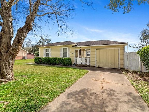 3rd image of 518 Sunny Ln