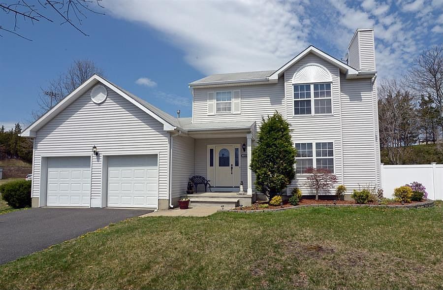 1st image of 152 Pin Oak Ct