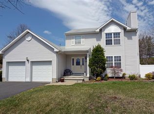 152 Pin Oak Ct, Toms River, NJ 08753