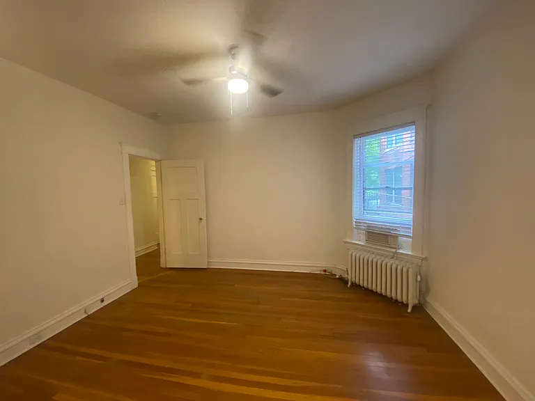 5361 Pershing Ave #1E — Photo 10