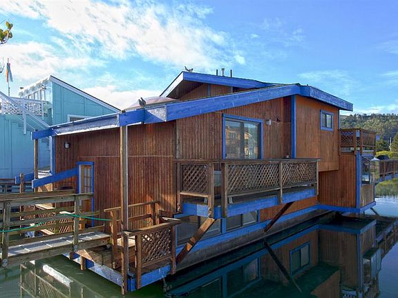 2nd image of 22 Kappas Marina West Pier