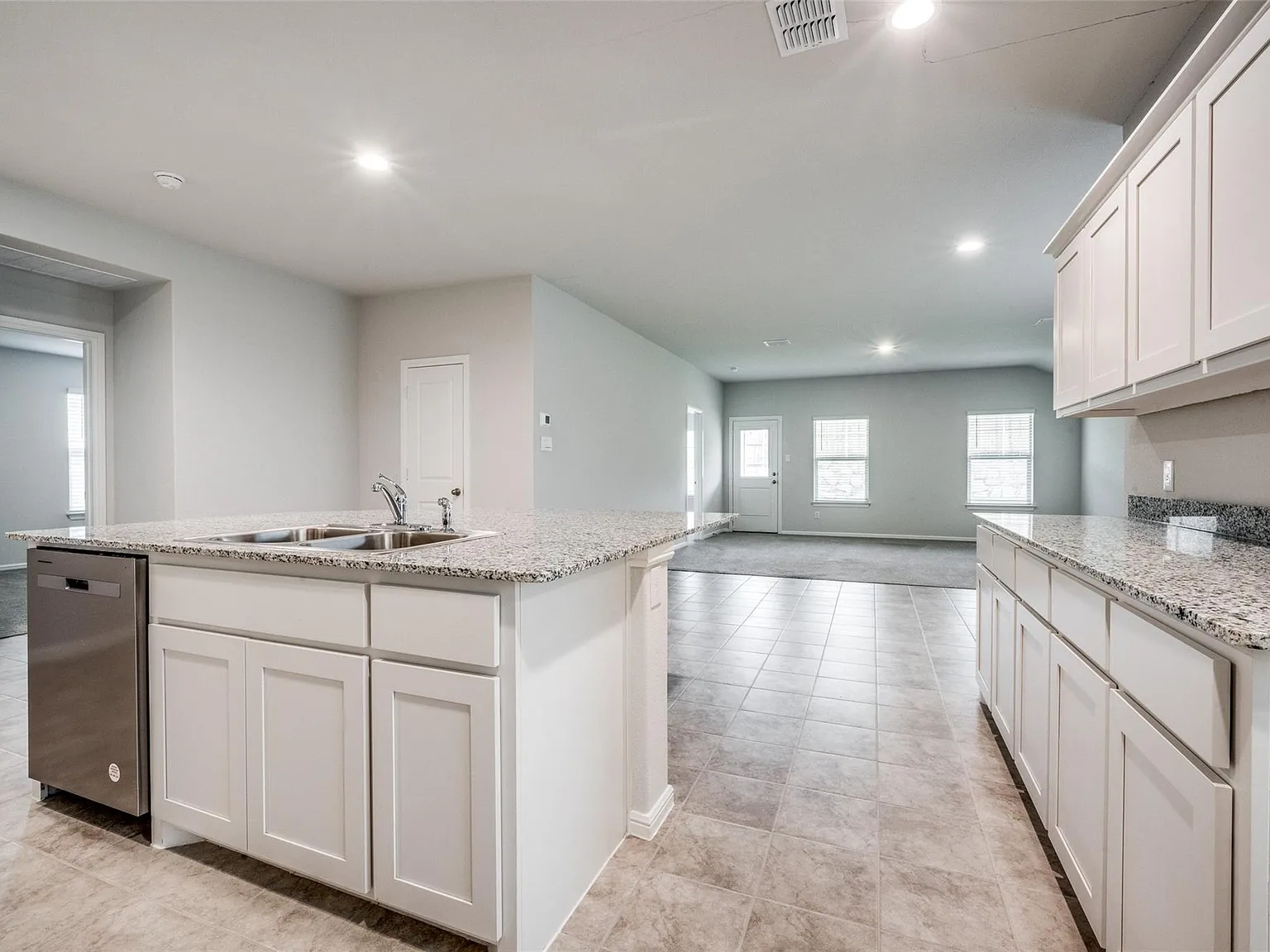 4 bed, 2082 sqft, $3,500 — Photo 2
