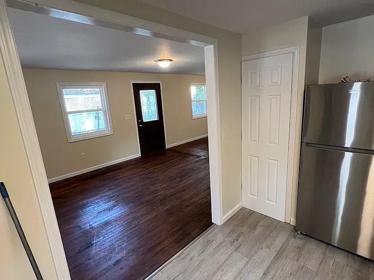 105 Lancaster Ct — Photo 3