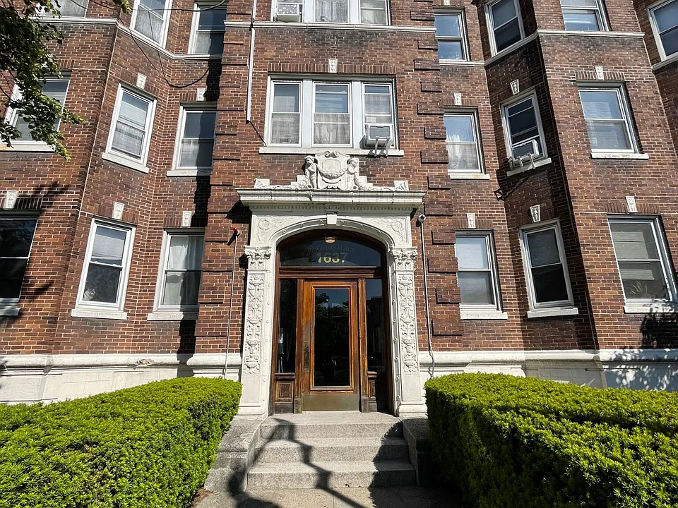 1637 Commonwealth Ave #14
