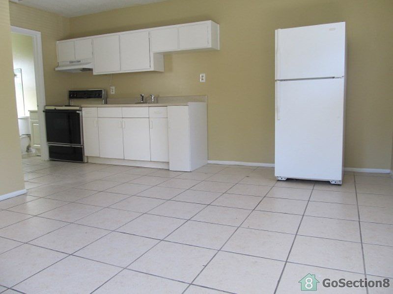 2nd image of 1203 E Seneca Ave APT B