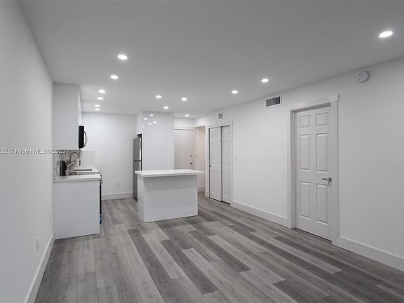 2nd image of 860 NE 78th St APT 206