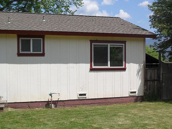 5th image of 379 Railway Ct