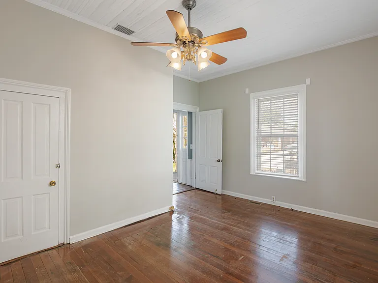 515 Center St — Photo 11