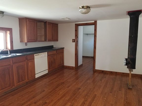 3rd image of 2878 1st St