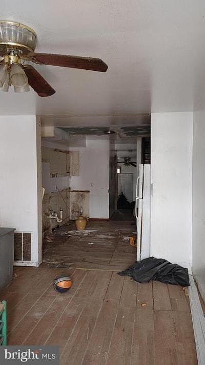 2nd image of 1136 W Pratt St