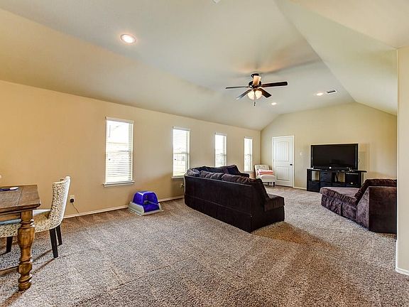 3rd image of 1309 Willard Ln