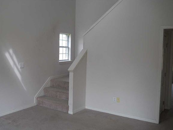 4th image of 212 Sunline Dr