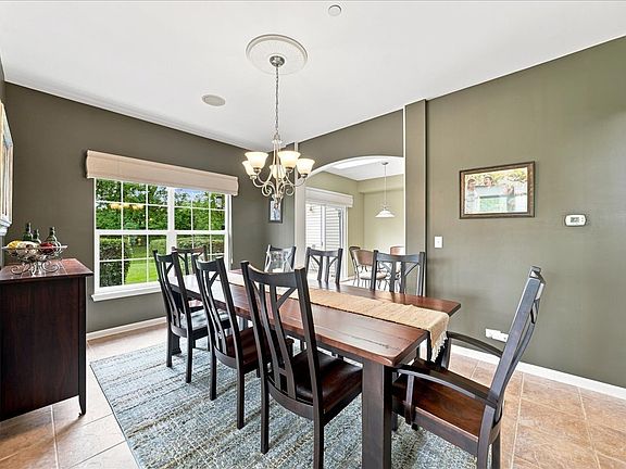 5th image of 2713 Acorn Ct