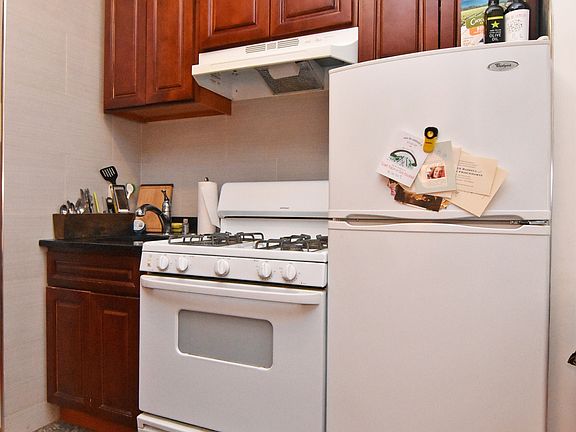 5th image of 123 Ludlow St APT 3