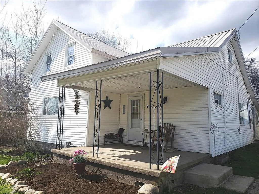 9 Maple St photo 1