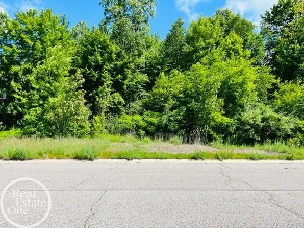 3910 Capital Ave, Fort Gratiot, MI 48059